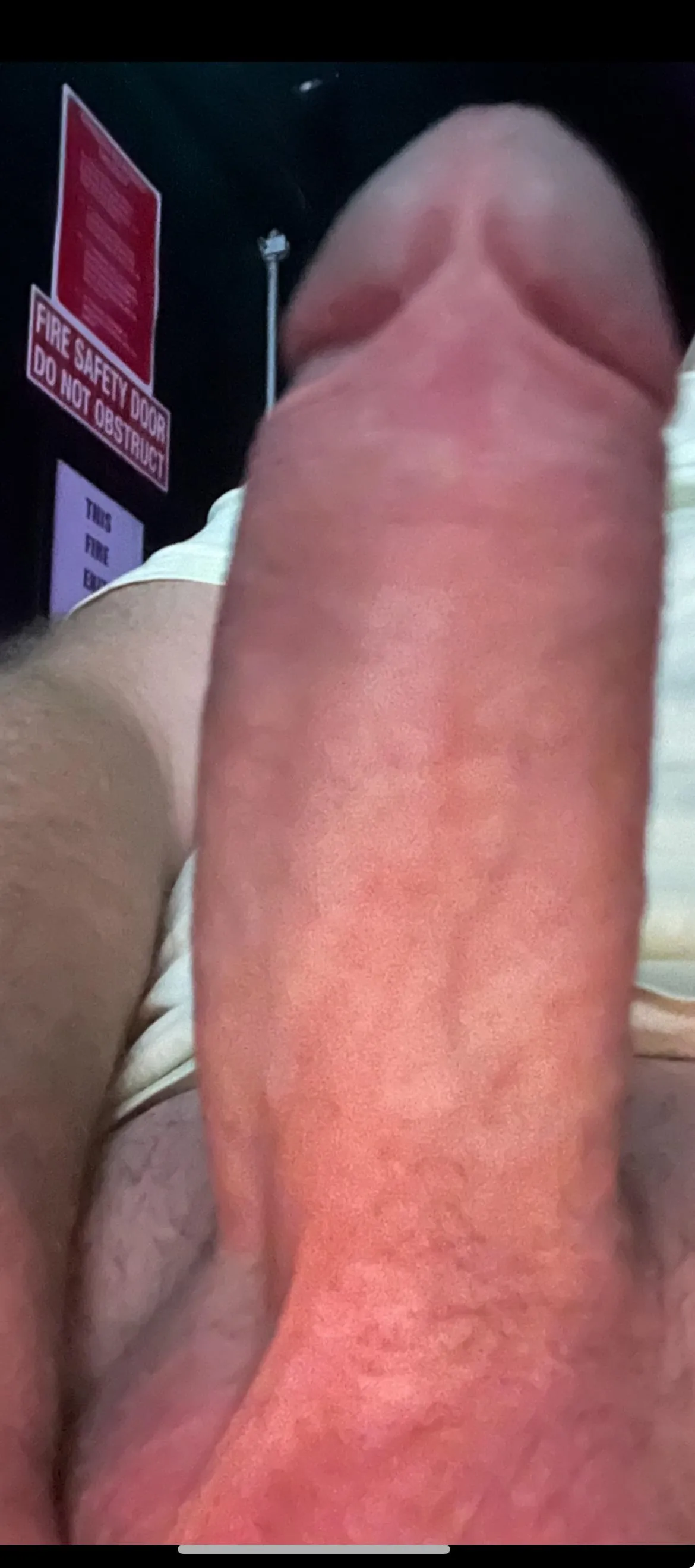 35 m staying in CBD hotel - looking for mutual masturbation and sucking - hit me up