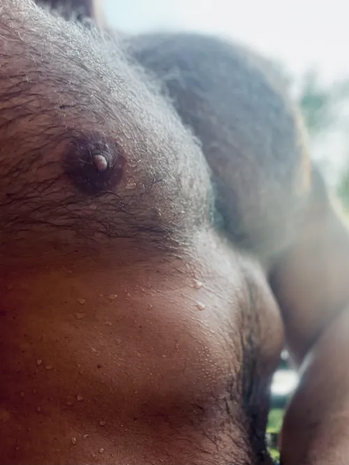 A nip to kiss/lick/suck/bite… 🔥 HotGymAddict