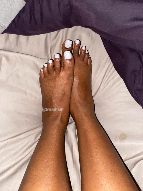Are white toes still in business👀😏
