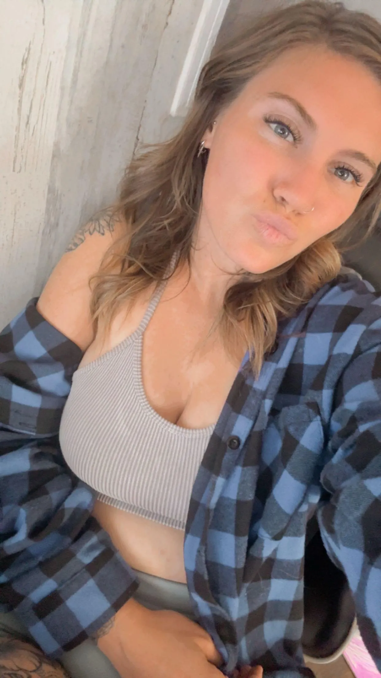 Blonde babe, down to fuck me raw?