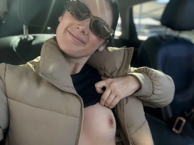 Car titty pop
