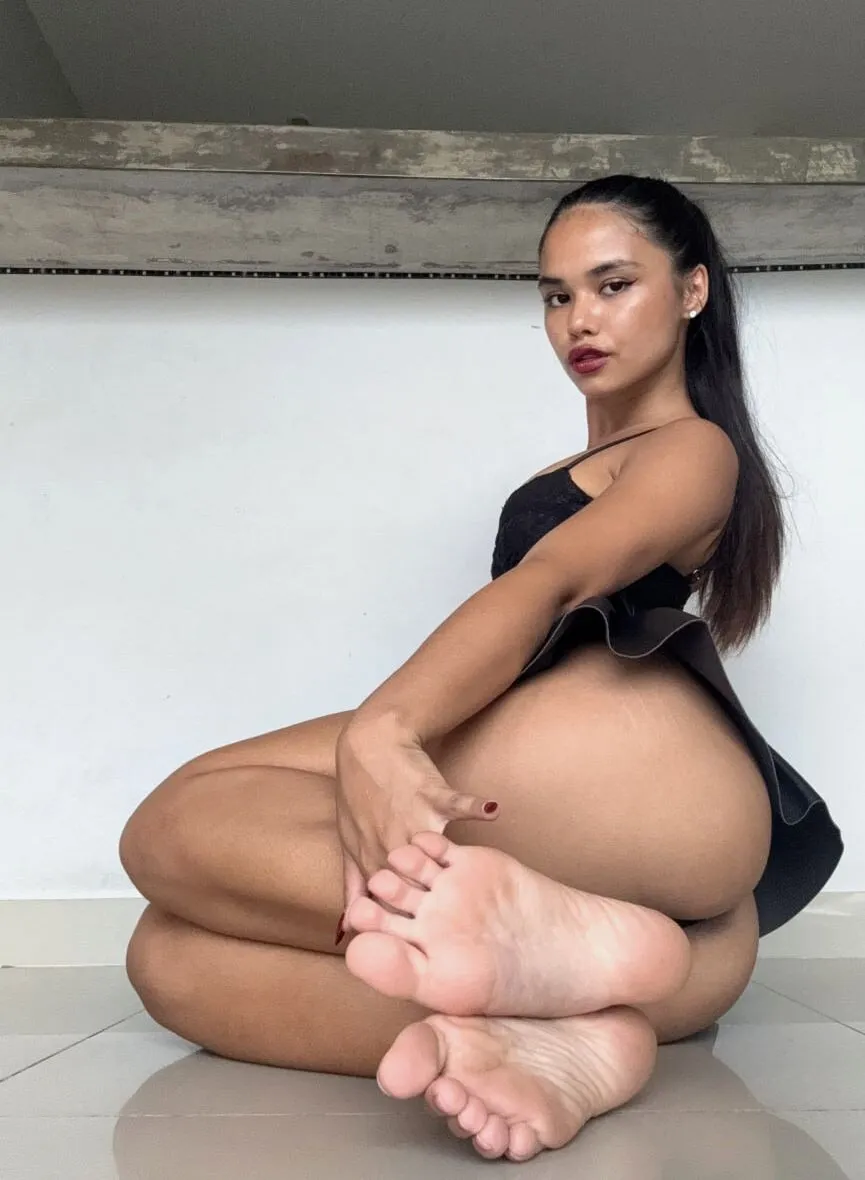 Get on your knees and worship my feet, you pathetic dog. I want to feel your tongue under my heel, kissing it now.