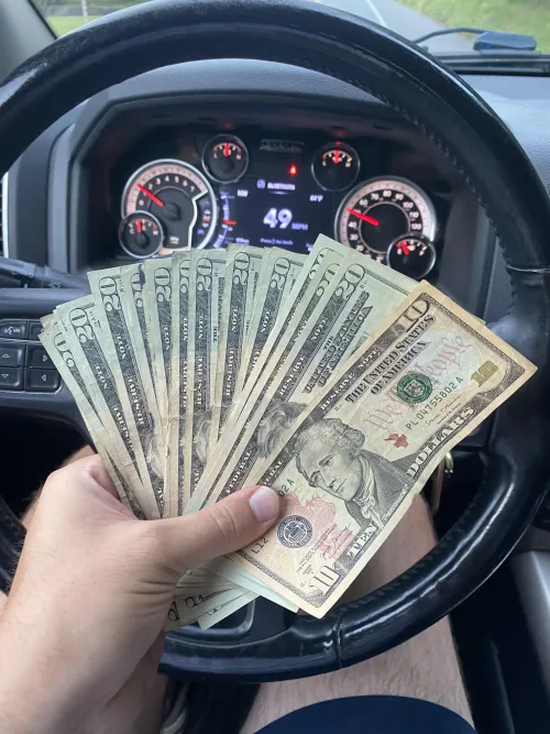 Got invited to a scramble n won the putting contest. Let’s hit up the bar