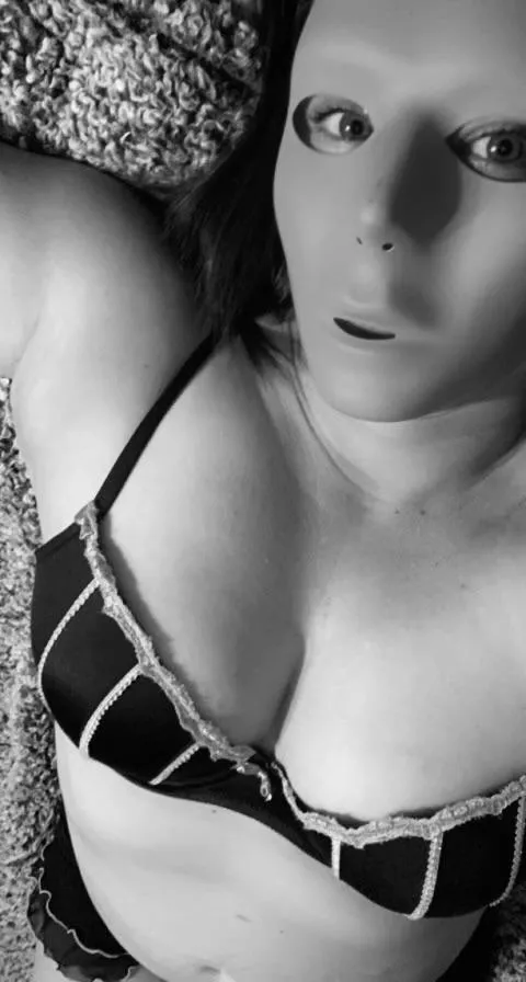Happy Monochrome Monday! Did you have a naughty weekend?