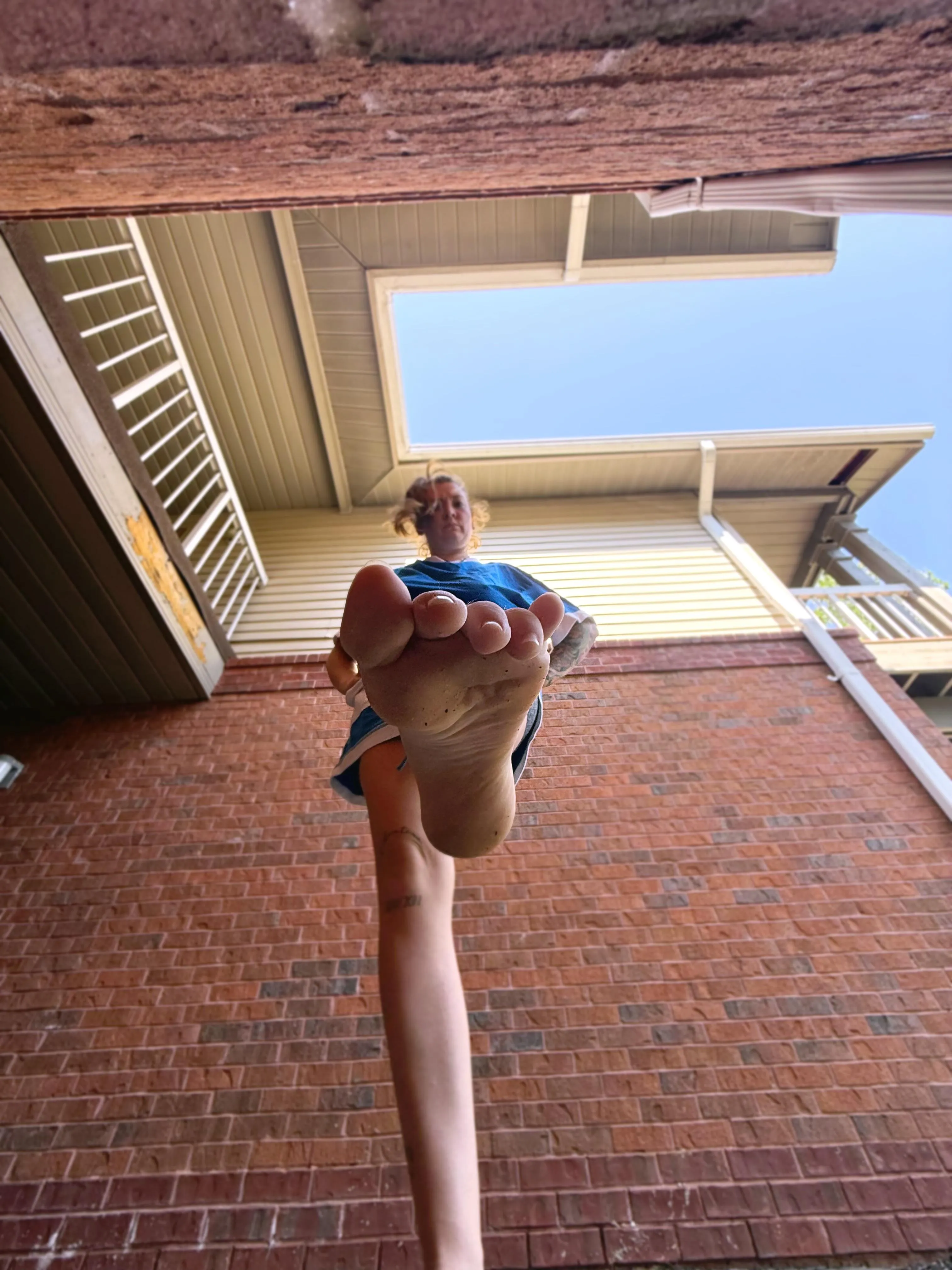 Happy Tiny Tuesday… I’m feeling extra tall today, and I think you’d look perfect at my feet.