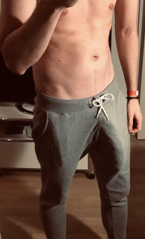 How is my grey sweats pic?