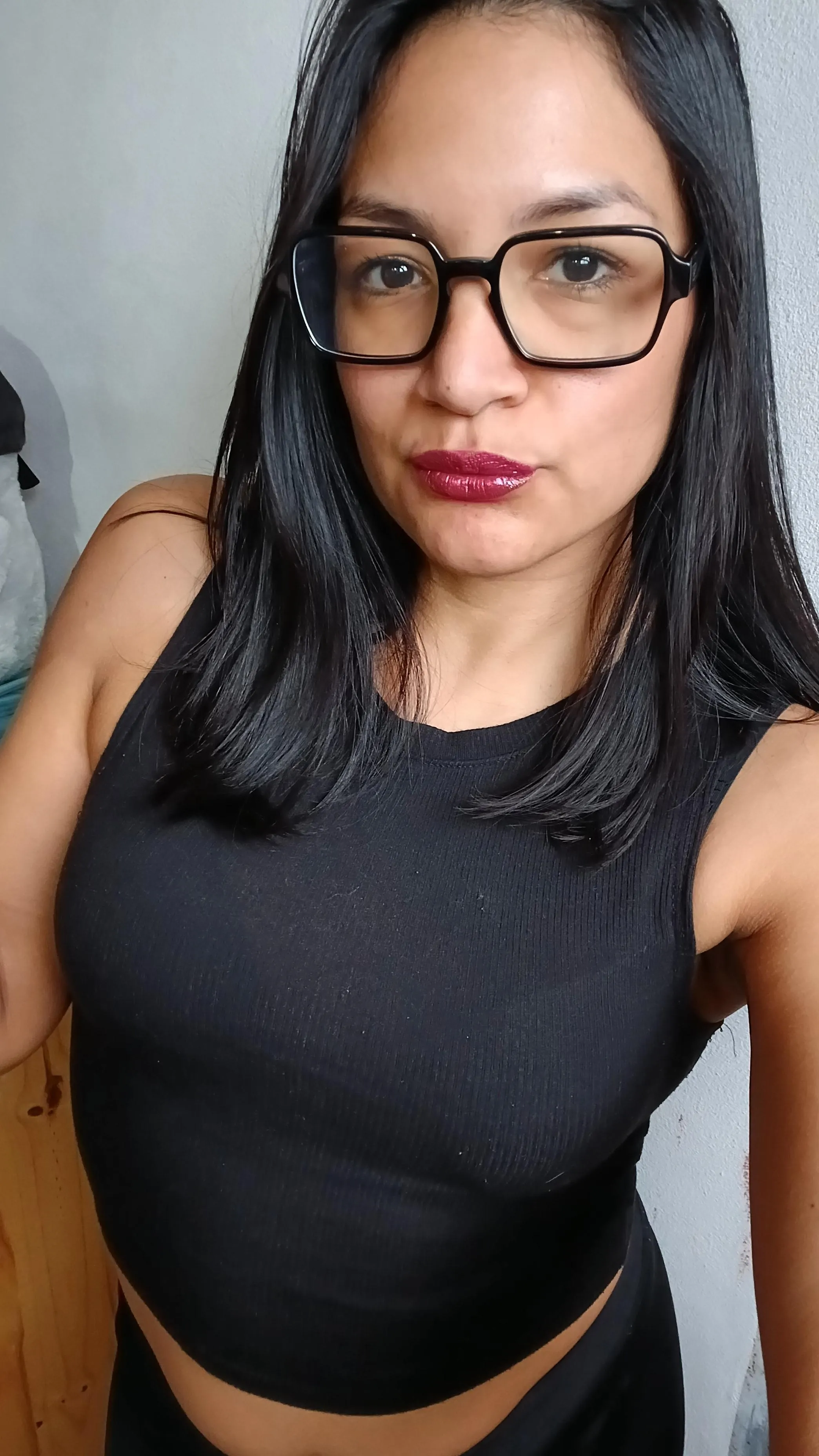 I am a mature woman who wants to dominate you