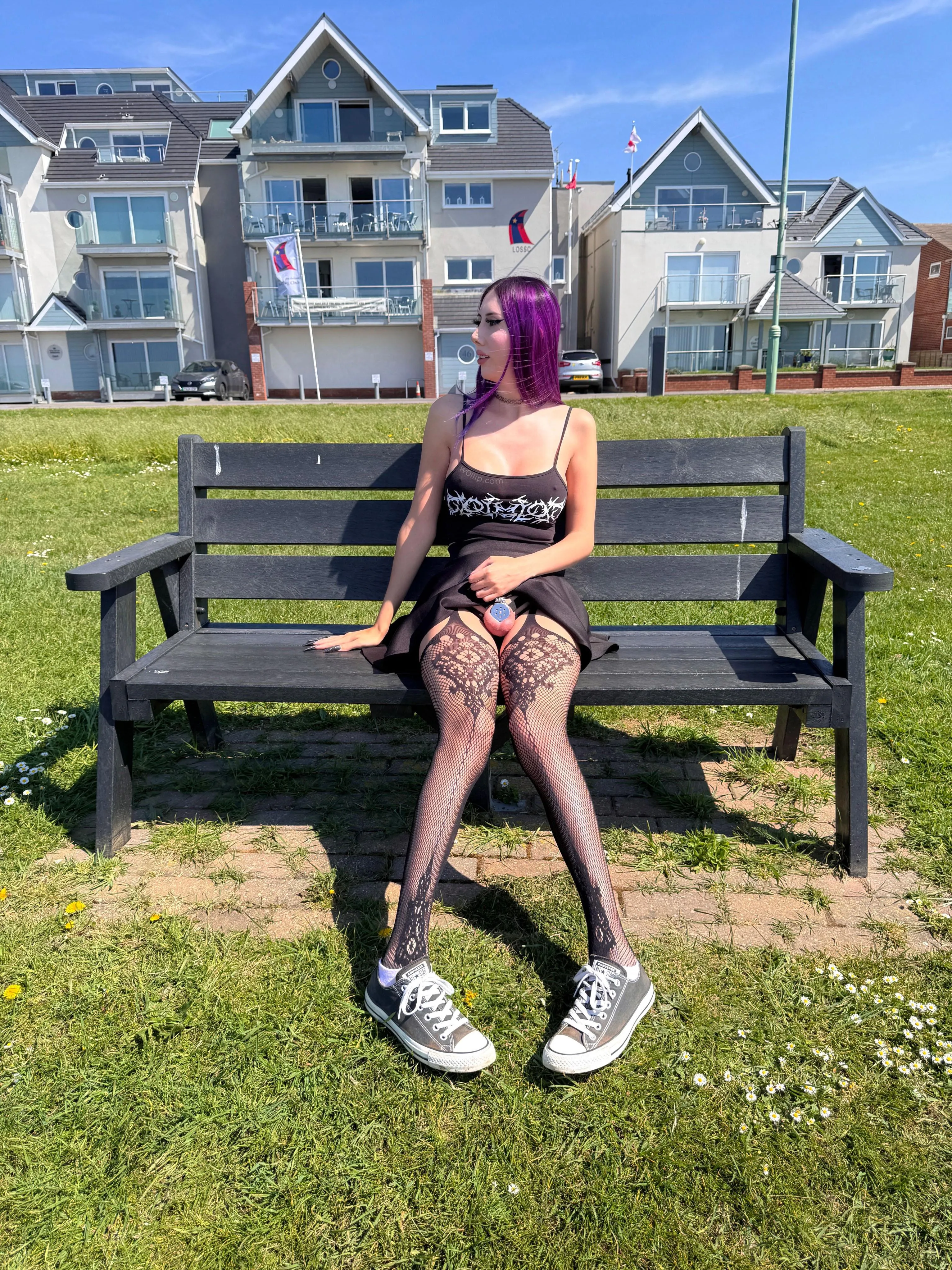 i love wearing my flat cage outside 😊