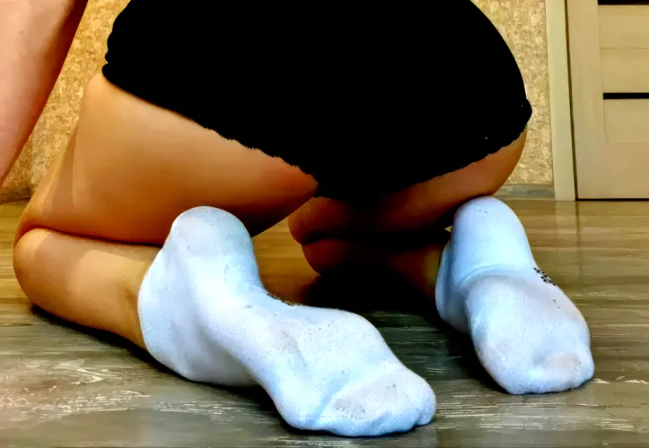 I want you to be little beta loser for me, my socked feet and my socks. Be my SocksSexual beta loser.