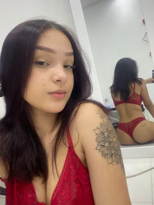 Look me straight in my eyes and not in the mirror, focus...