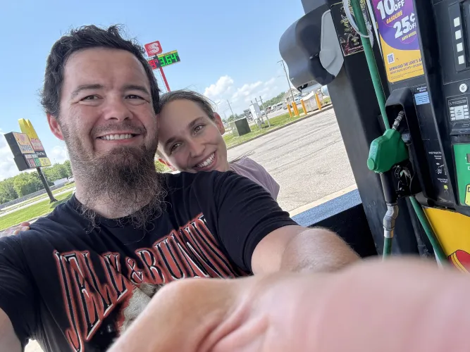 Looking for females or couples for full swap. Put your stats in the comments or have a profile