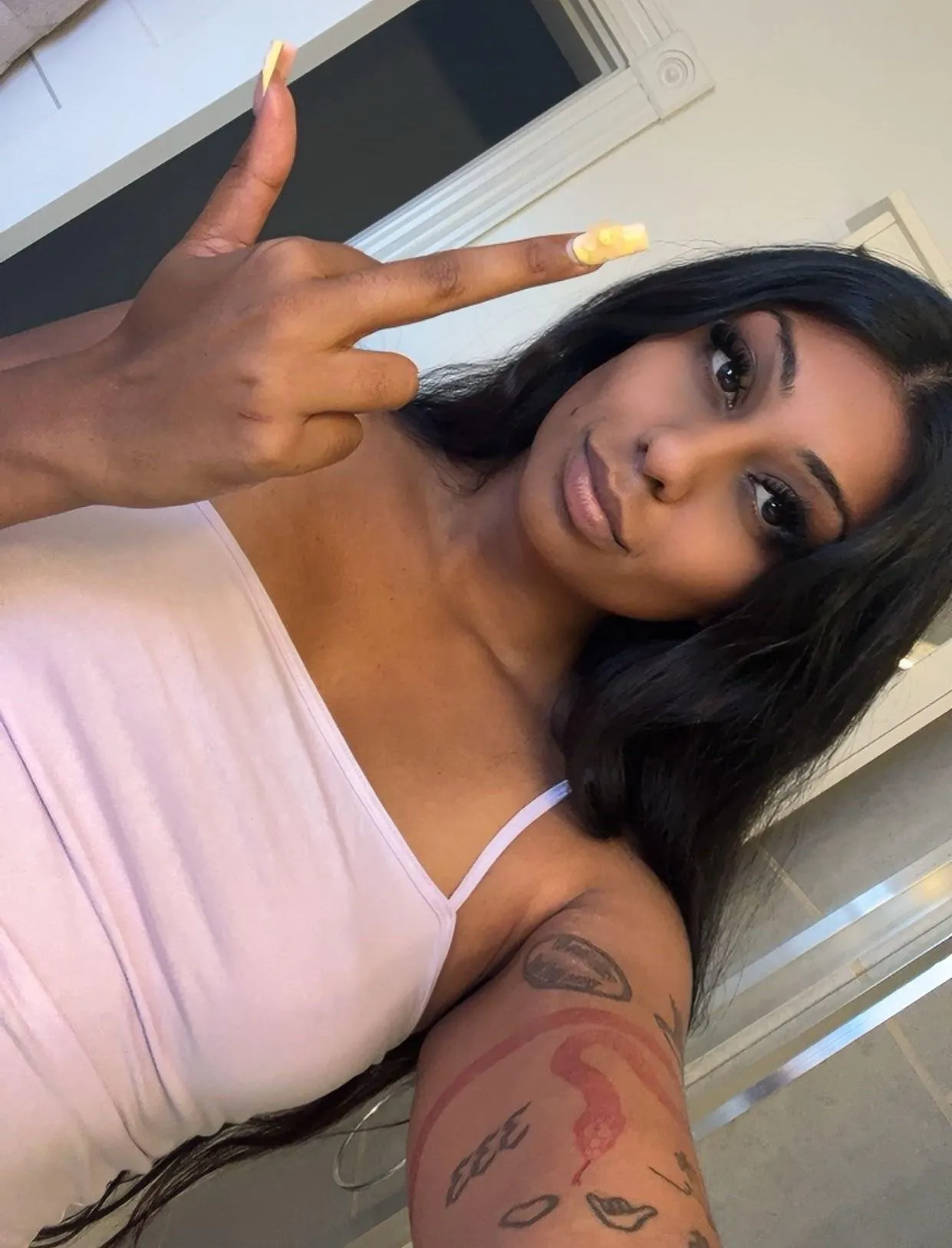 Middle finger = relapse material