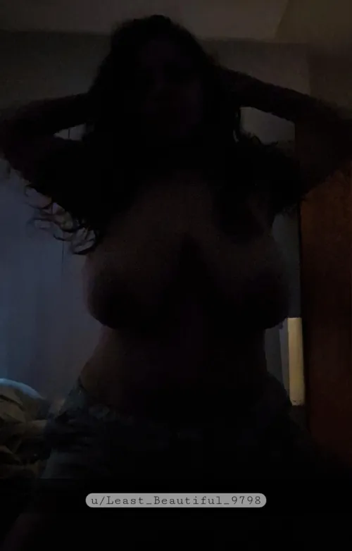 Mumbai’s weather is out here being a total tease...seducing us while we’re handcuffed to our laptops. Chalo, let’s just sulk together through this collective heartbreak, shall we? (F)