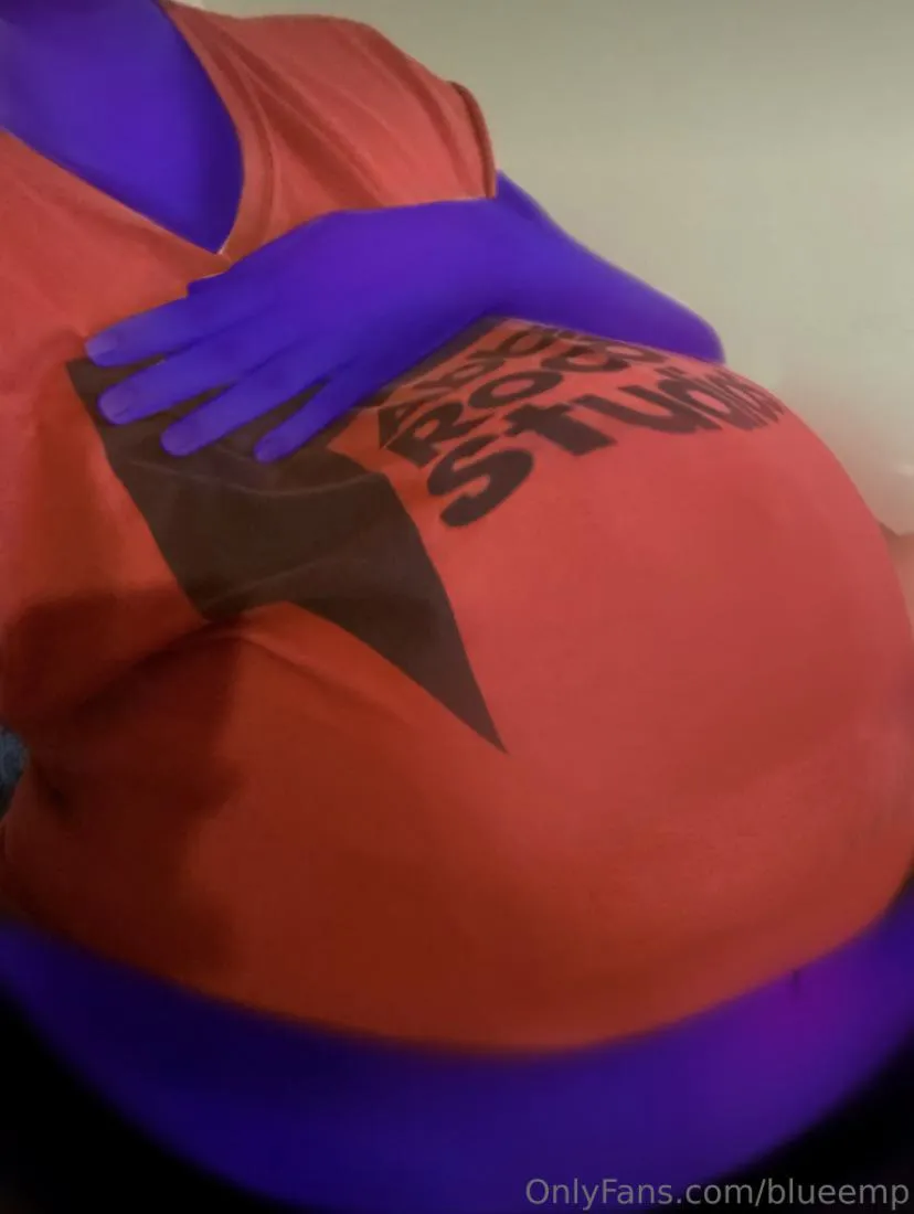 My big blueberry belly needs a hand…