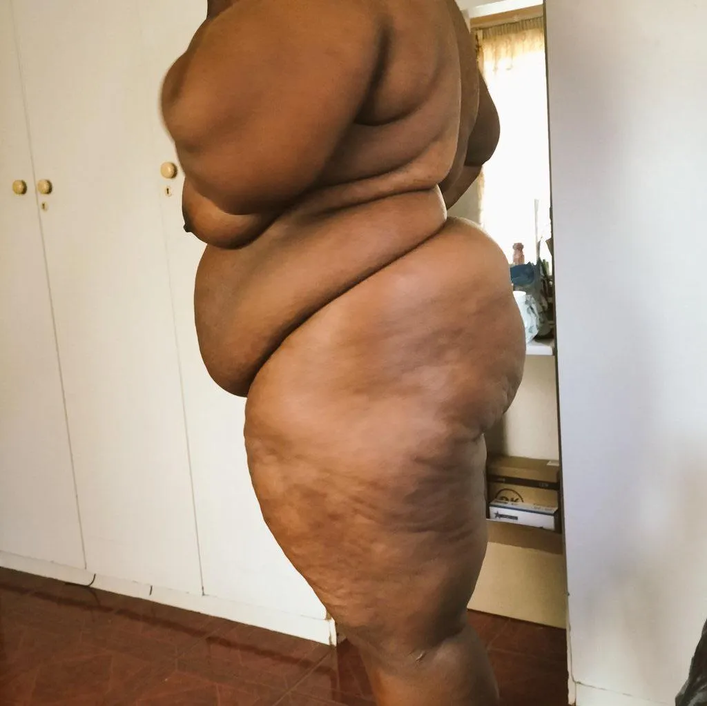 My wife's curvy fat body🩷