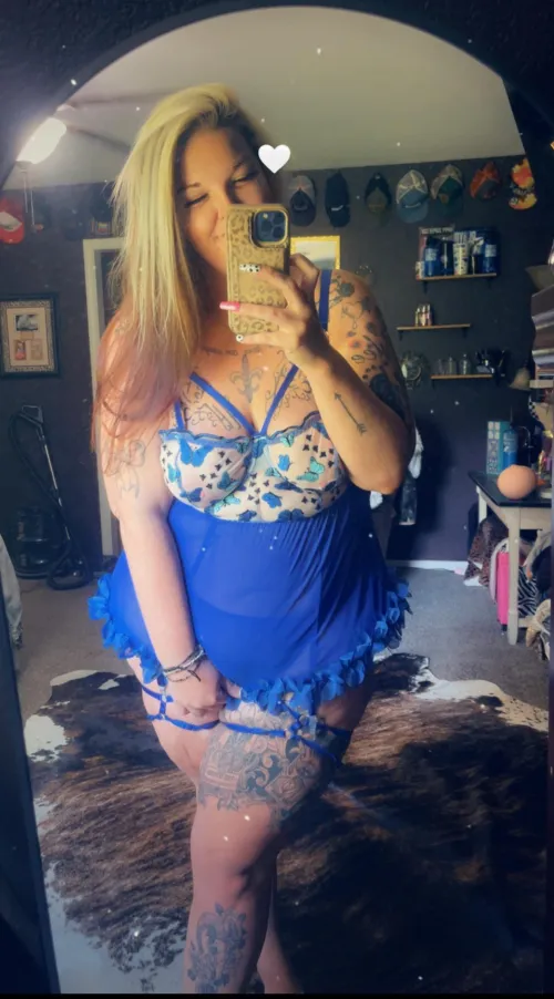 ✨There's something about a woman with a loud mind that sits in silence, smiling knowing she can crush you with the truth😈