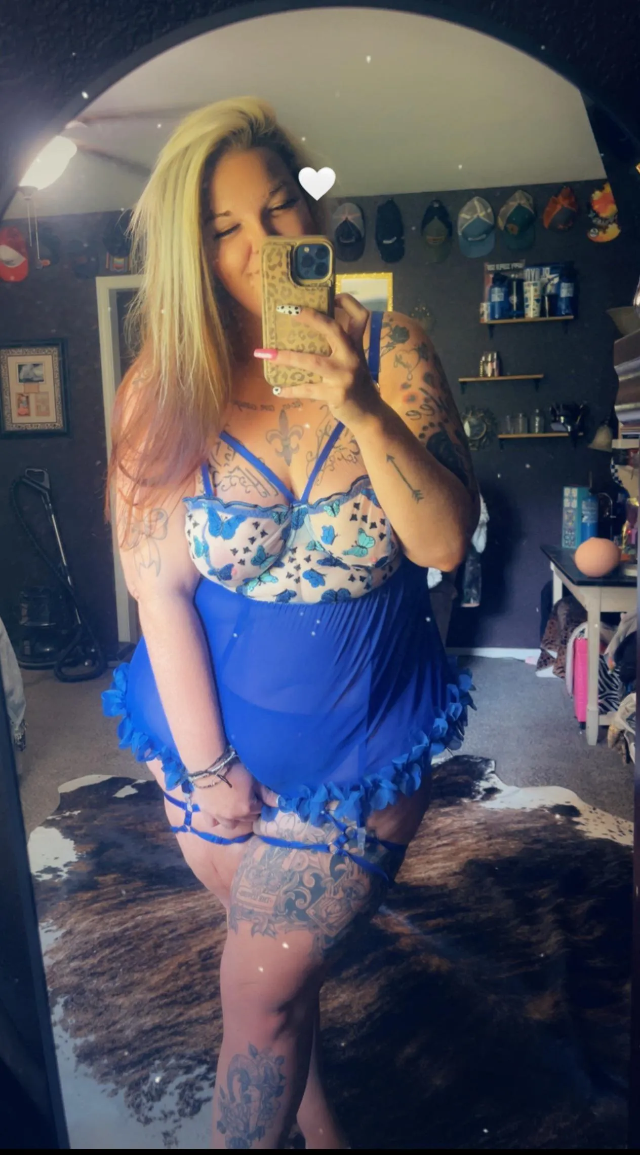 ✨There's something about a woman with a loud mind that sits in silence, smiling knowing she can crush you with the truth😈