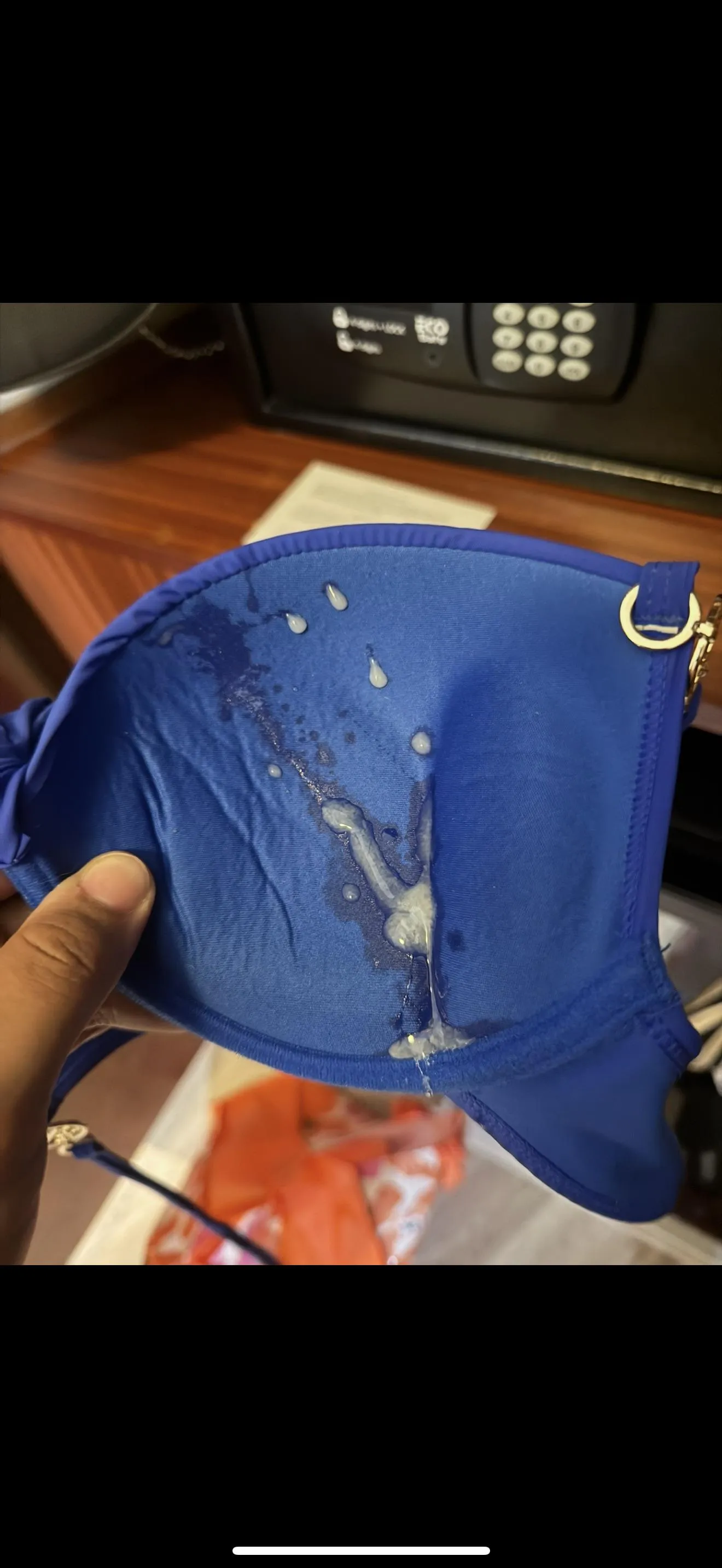 Used my m‘s bra dm me to talk still super horny