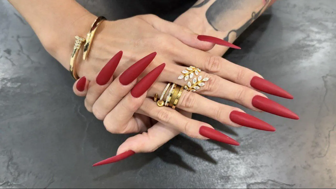 Worship my new red nails