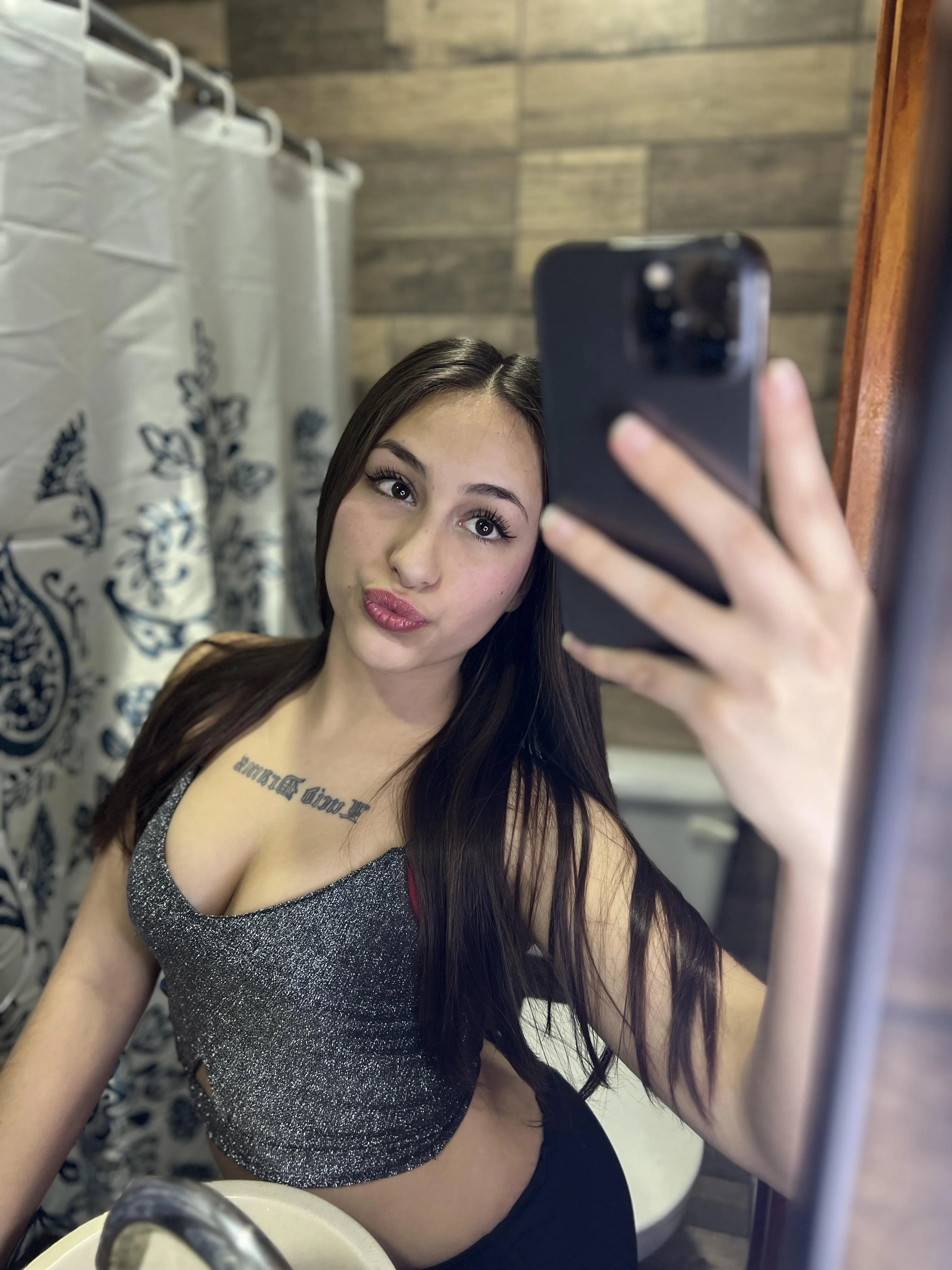 Να σου δώσω ένα φιλάκι;; Στο 