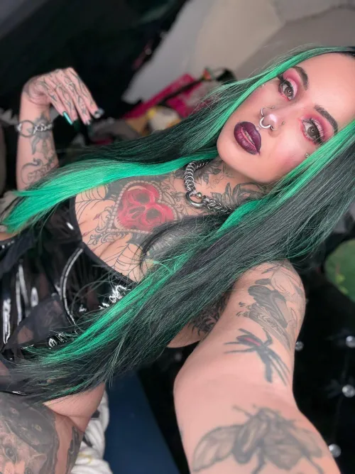 Full lips, full attitude.