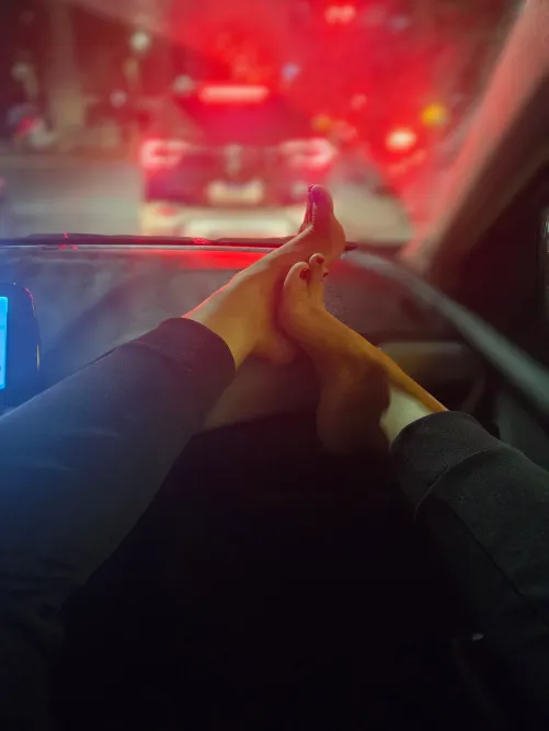 Happy Tuesday, bare feet in the car to relax at the end of the day.