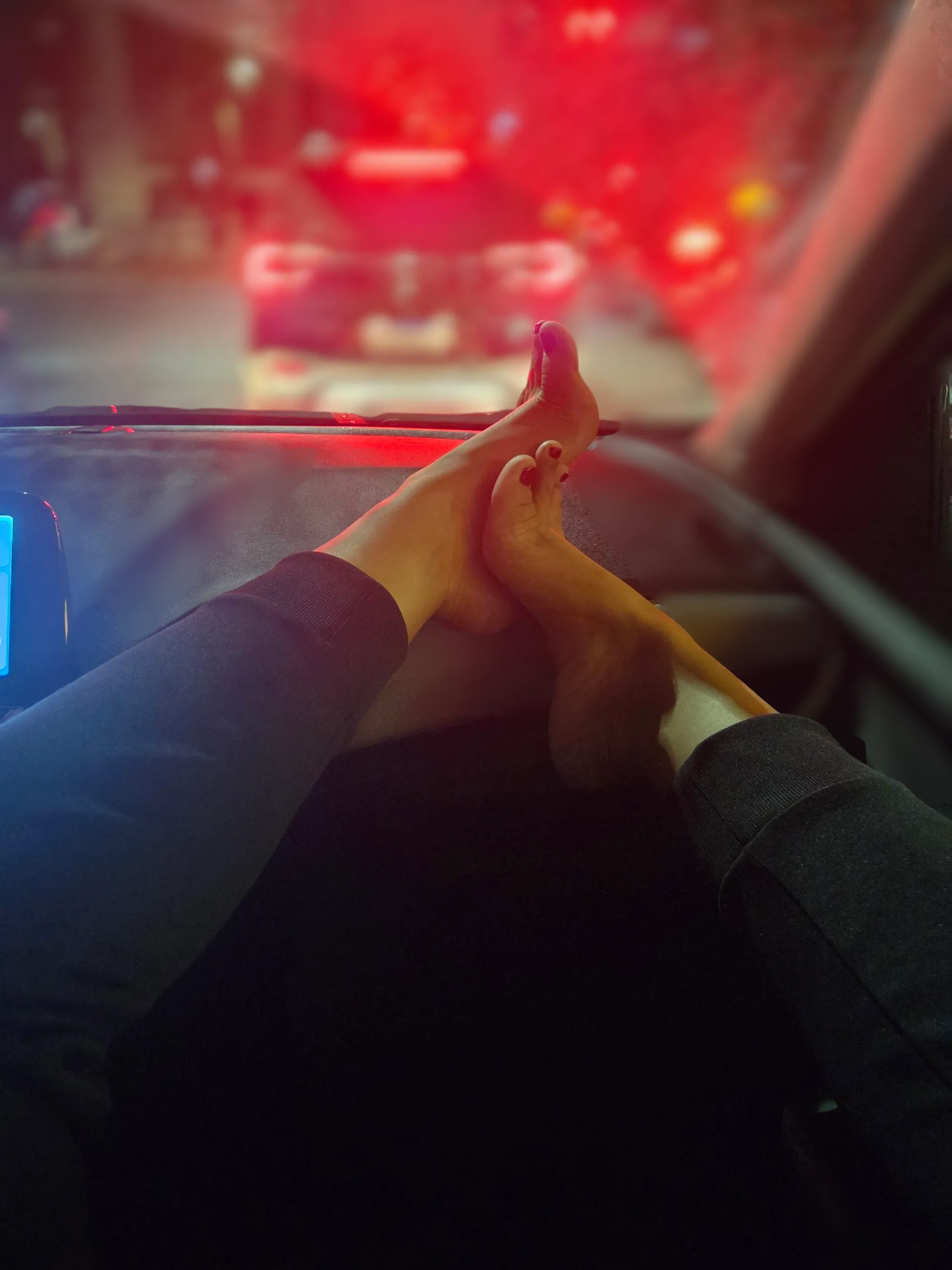 Happy Tuesday, bare feet in the car to relax at the end of the day.
