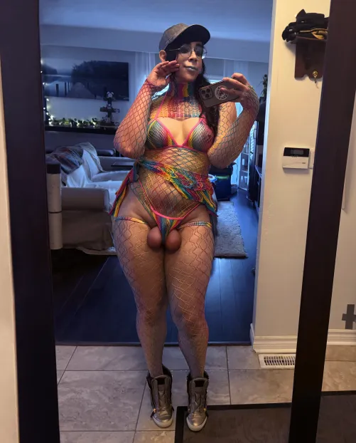 How do we feel about balls outside the thong, folks? Wardrobe malfunction or bold summer fashion statement? 🍒😚🌈