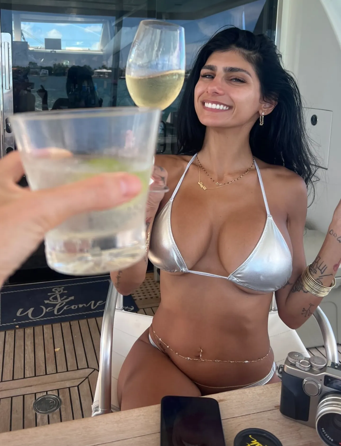 Pov: you just bought Mia a drink