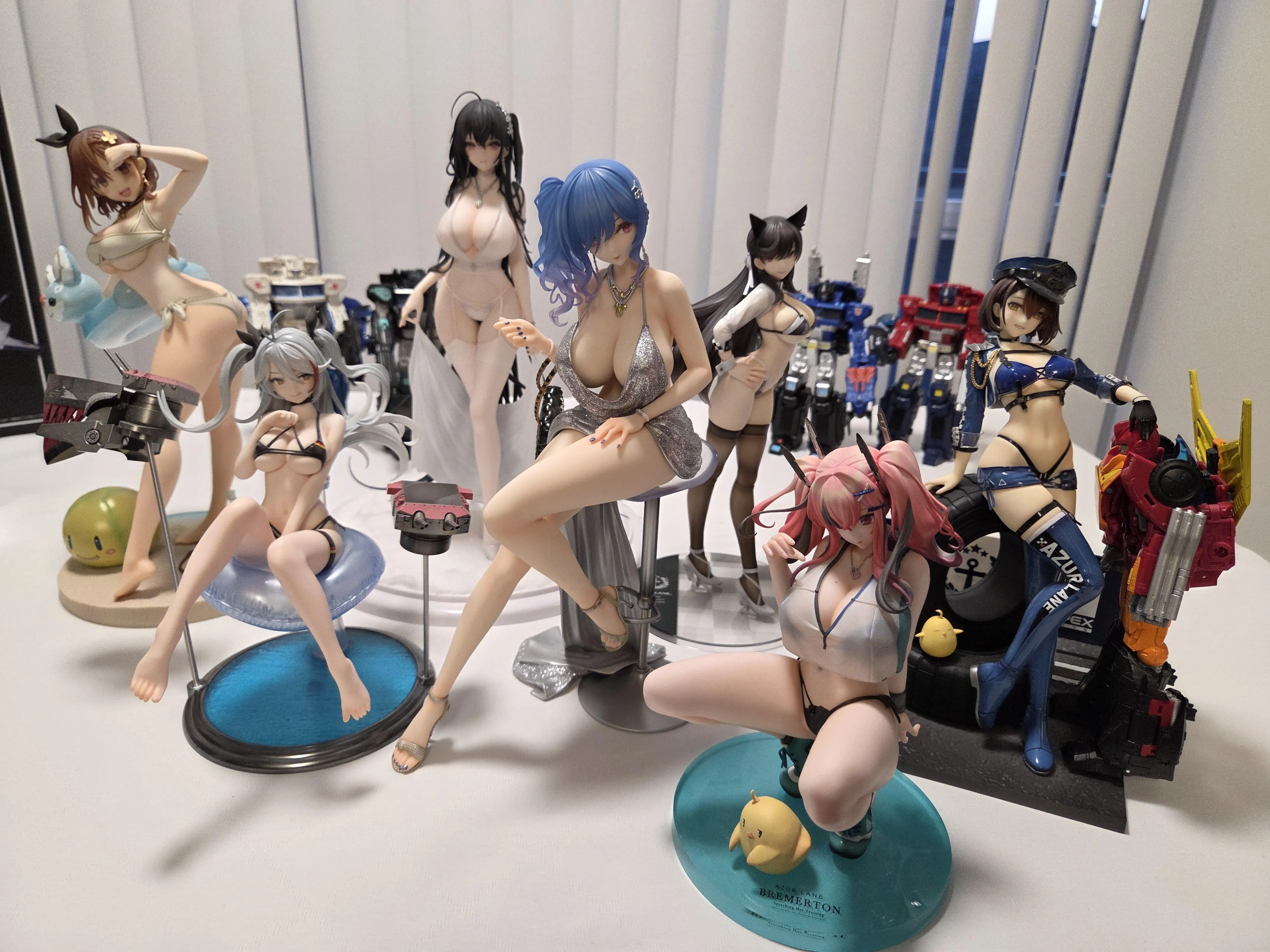 Race Queen Atago figure with her fellow ship girls