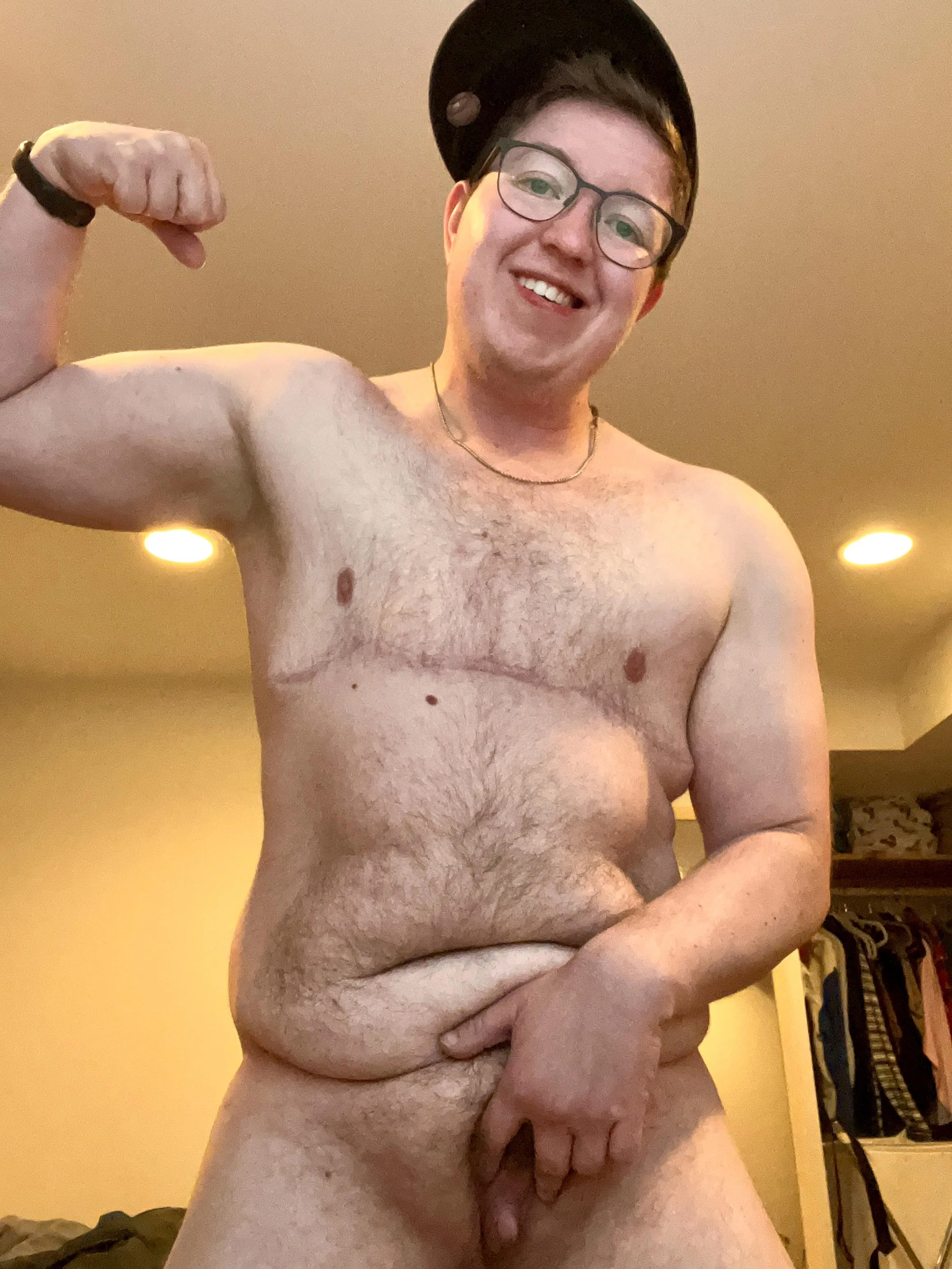 Big muscles, tiny peepee