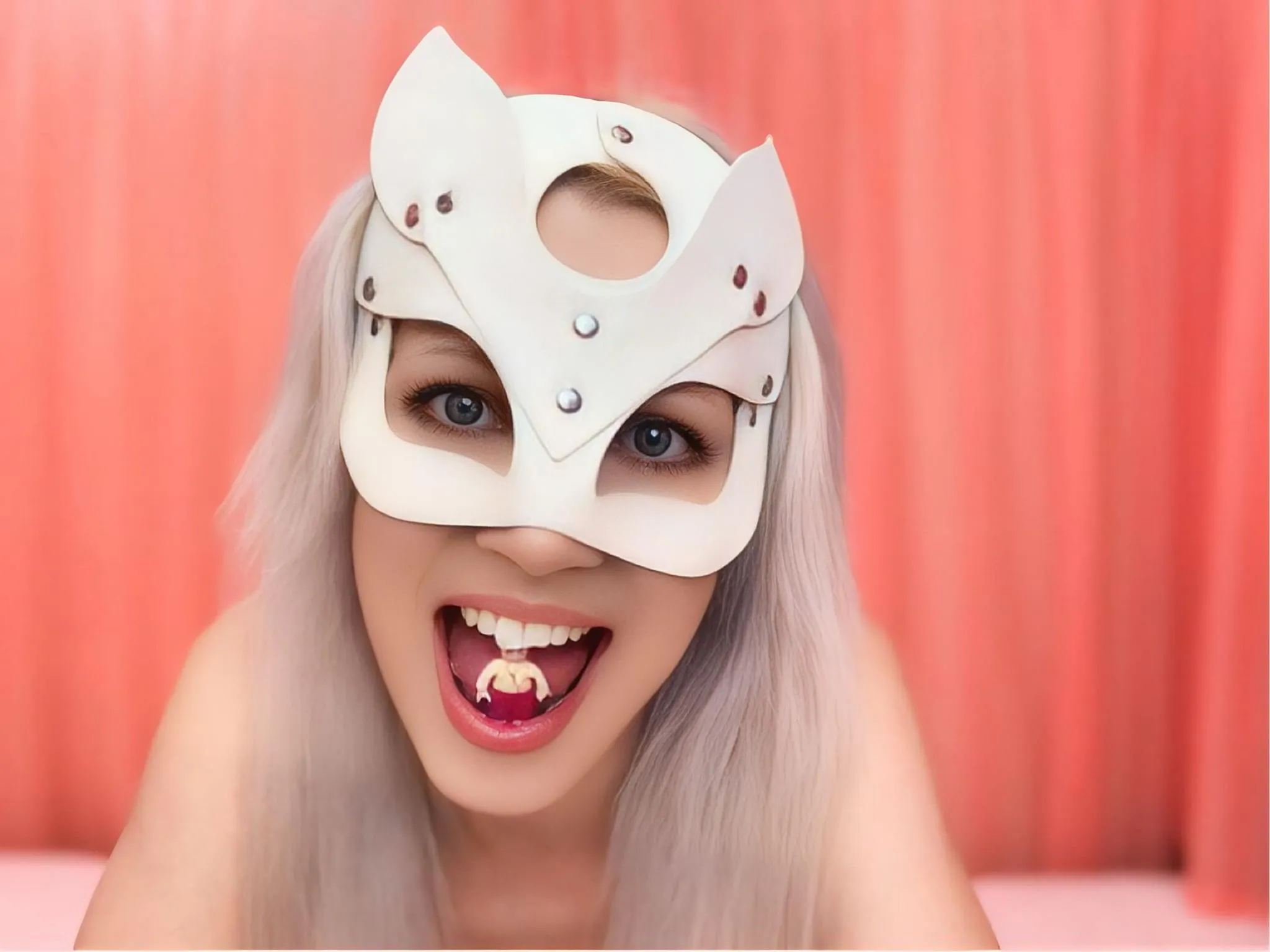 {f} Do you like in my mouth?😋