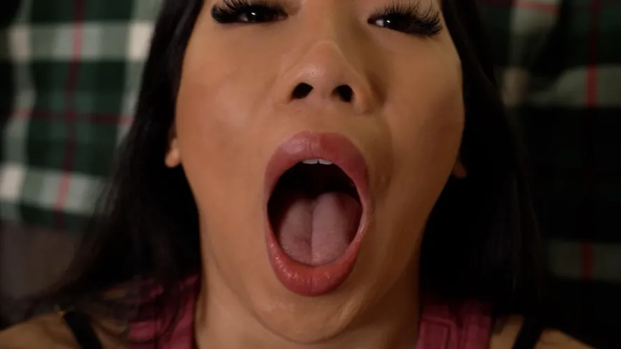 {f} Kiara wants you in her mouth