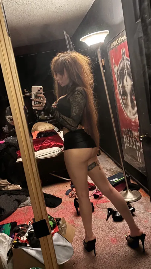 fishnets don’t only belong on the legs