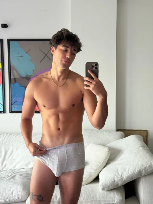 going to freshman orientation showing off my bulge