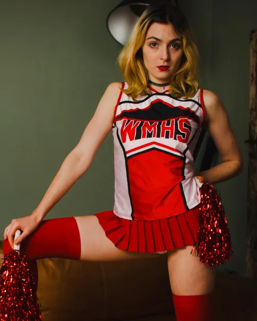 Hello I want to date a quaterback