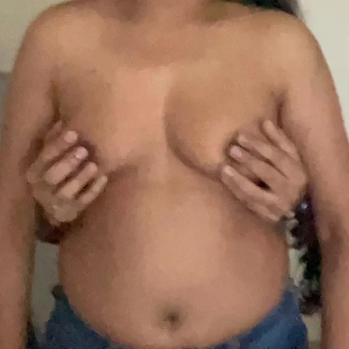 Indian couple looking for a threesome
