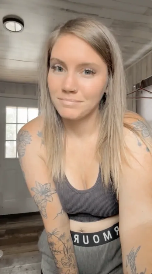 Kiss my body and tell me how much of a good girl I am 😋