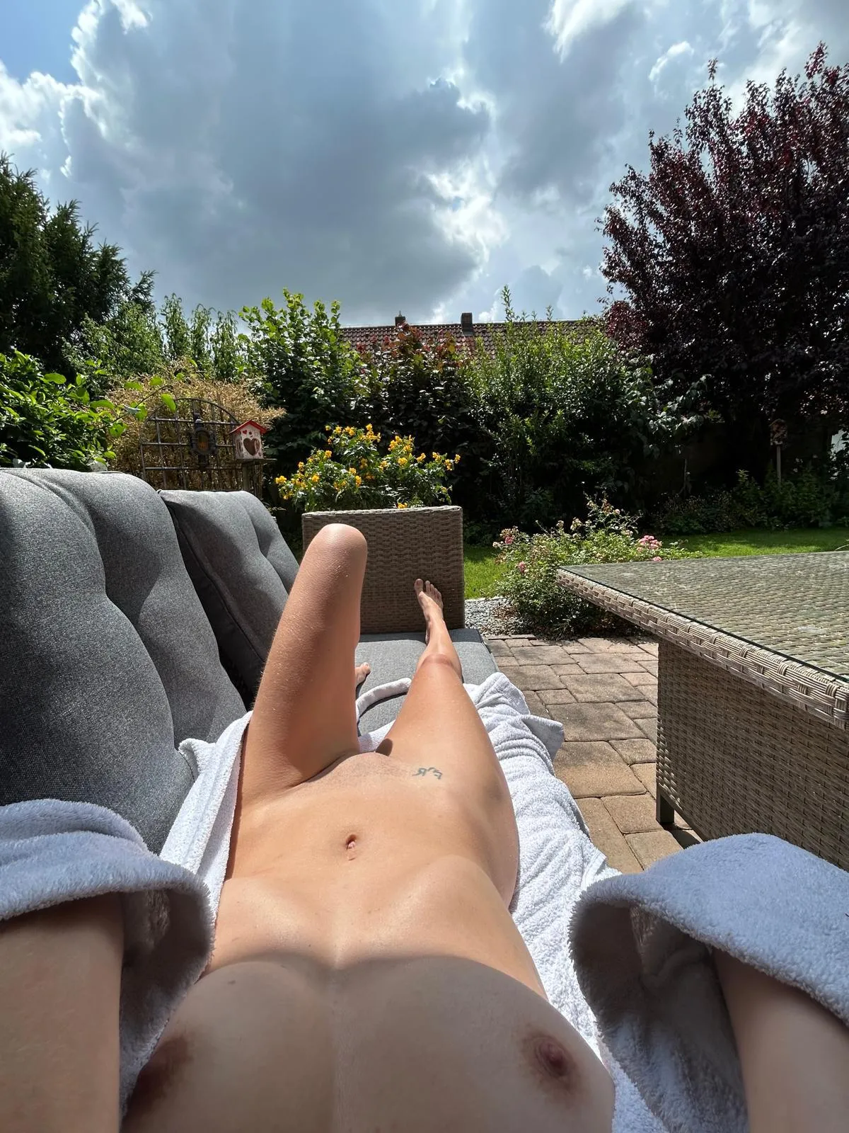 Noch jemand gerne nackt Outdoor?