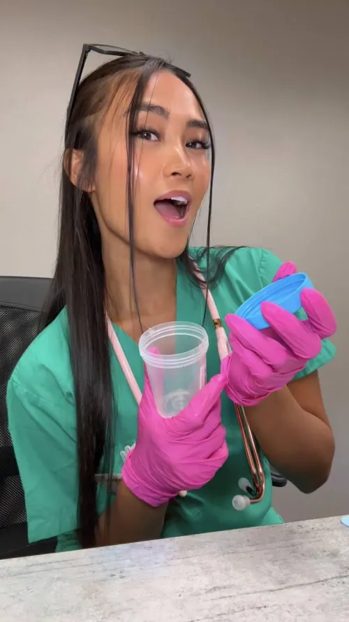 This nurse knows a thing or two about making people feel better 👩‍⚕️🥵