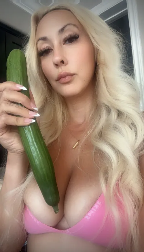 Vihannesostokset ovat tänään tavallista kiinnostavampia… mitä luulet, käytänkö tätä keittiössä vai jossain muualla? 😉