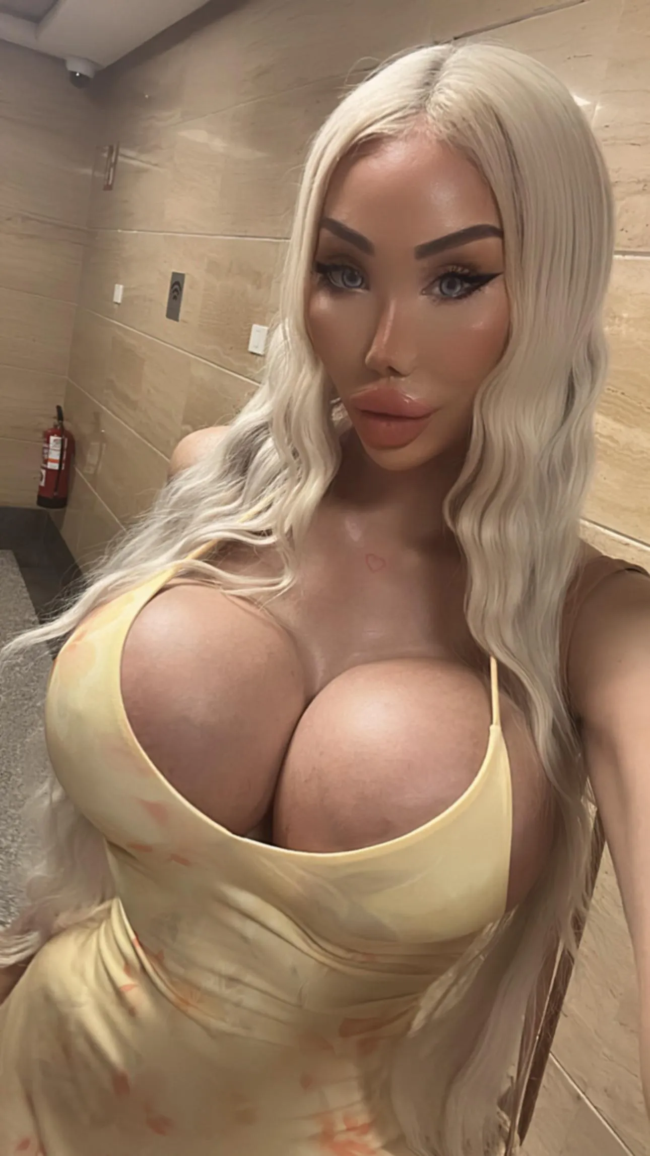 Would you stare in the shopping center? 3000cc