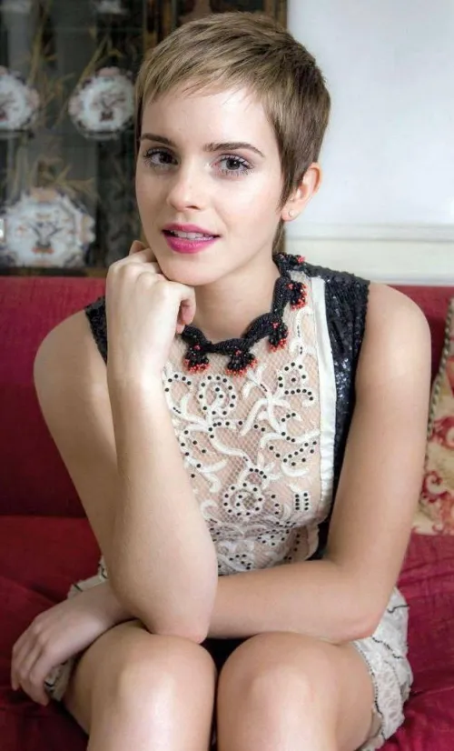 Any short hair Emma fans