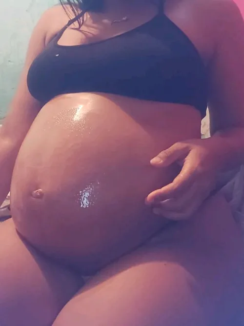 Hi, do you like my sexy belly?