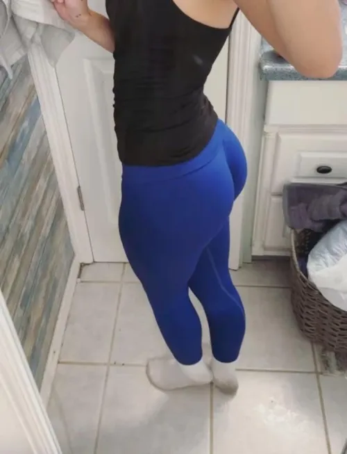 im so horny from seeing all the strong men at the gym, i wish one of them would put me in my place