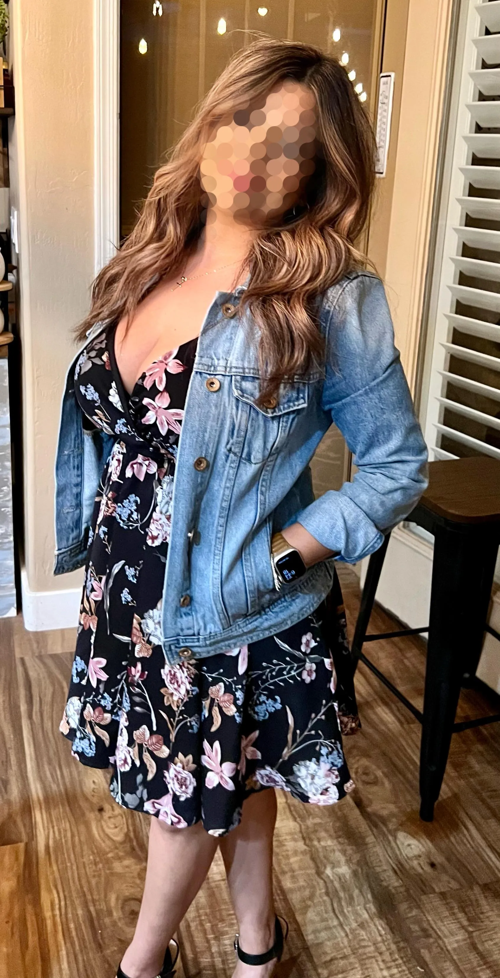 MF looking for M for MFM. Looking for our first experience. She’s a curvy Latina that’s fun sized (4’9). Looking to get to know the M first over drinks and we can make plans if we click. Send face pics pls.