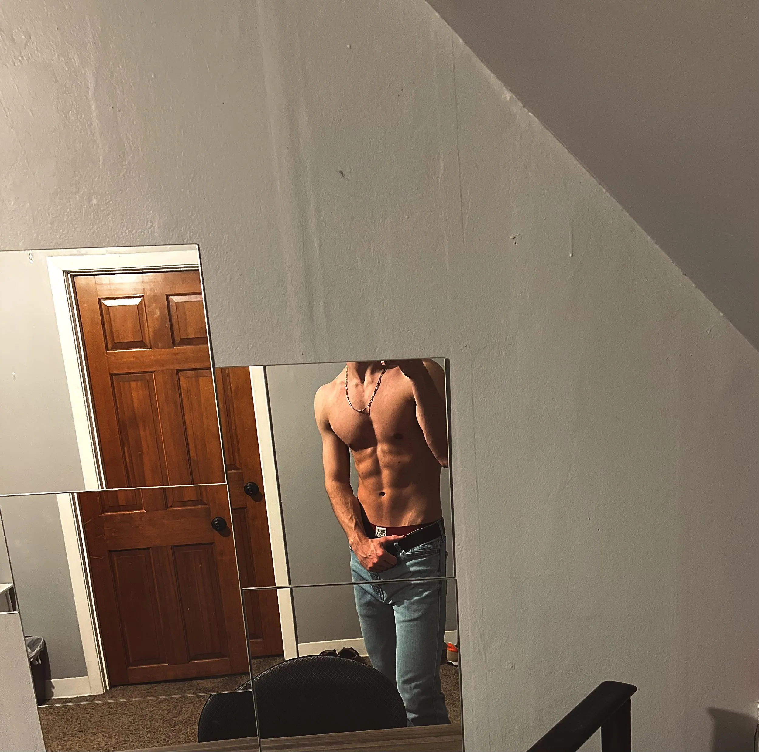 22 [M4F] need a pretty lady to come to my room at mystic lake tonight