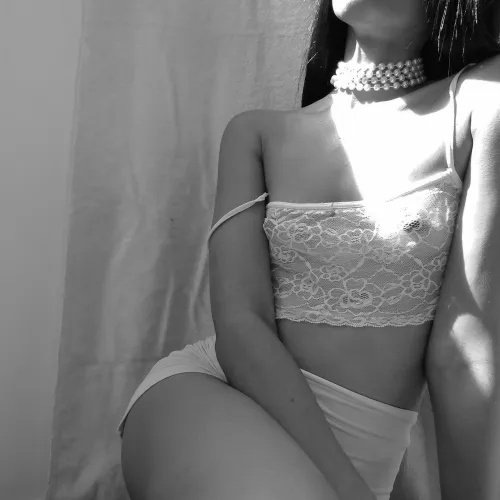 All these beautiful women here make me feel ugly 🙁 Am I good enough to have a space here?