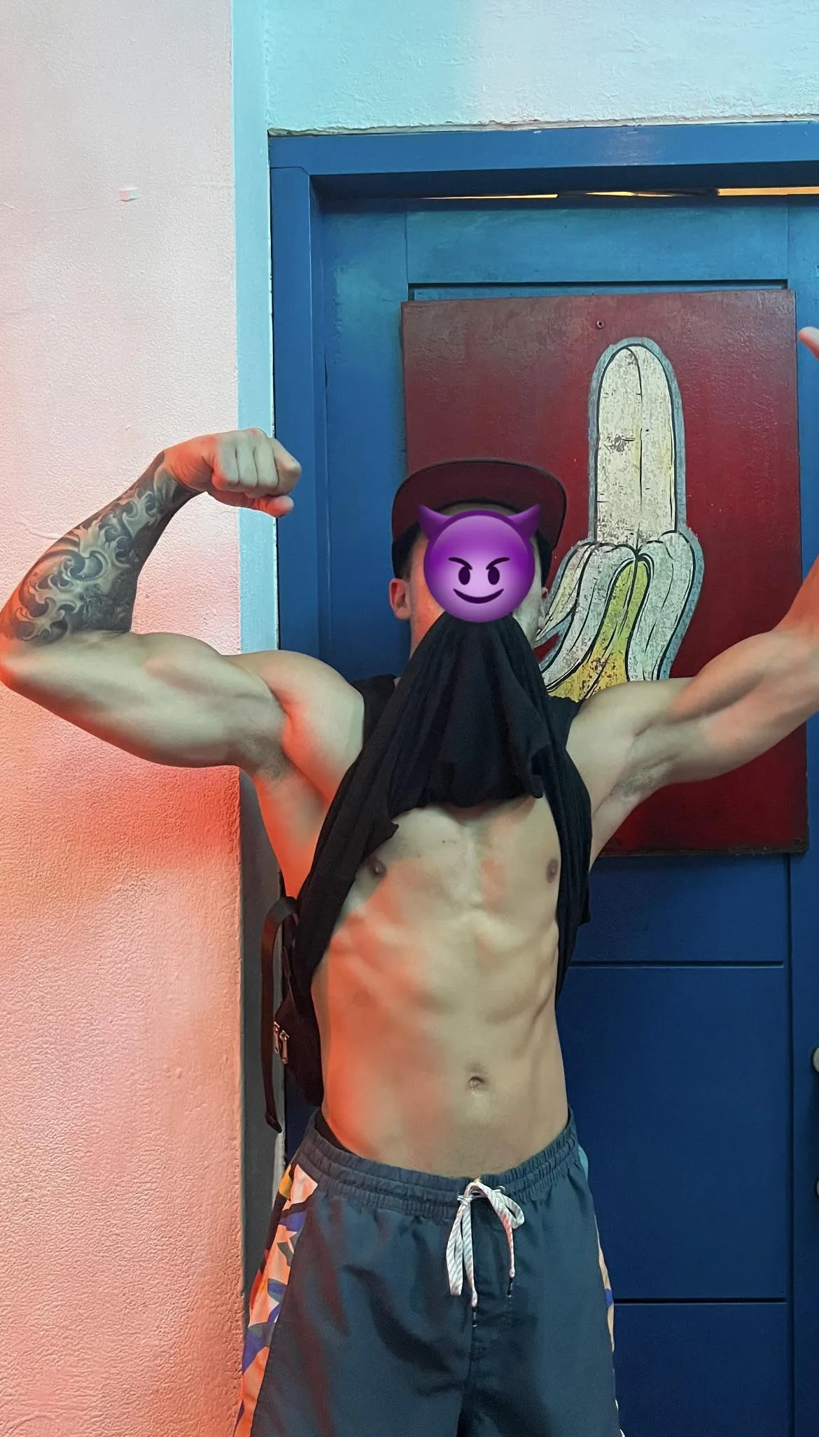 CUM suffocate in my sweaty armpits 😈🤭