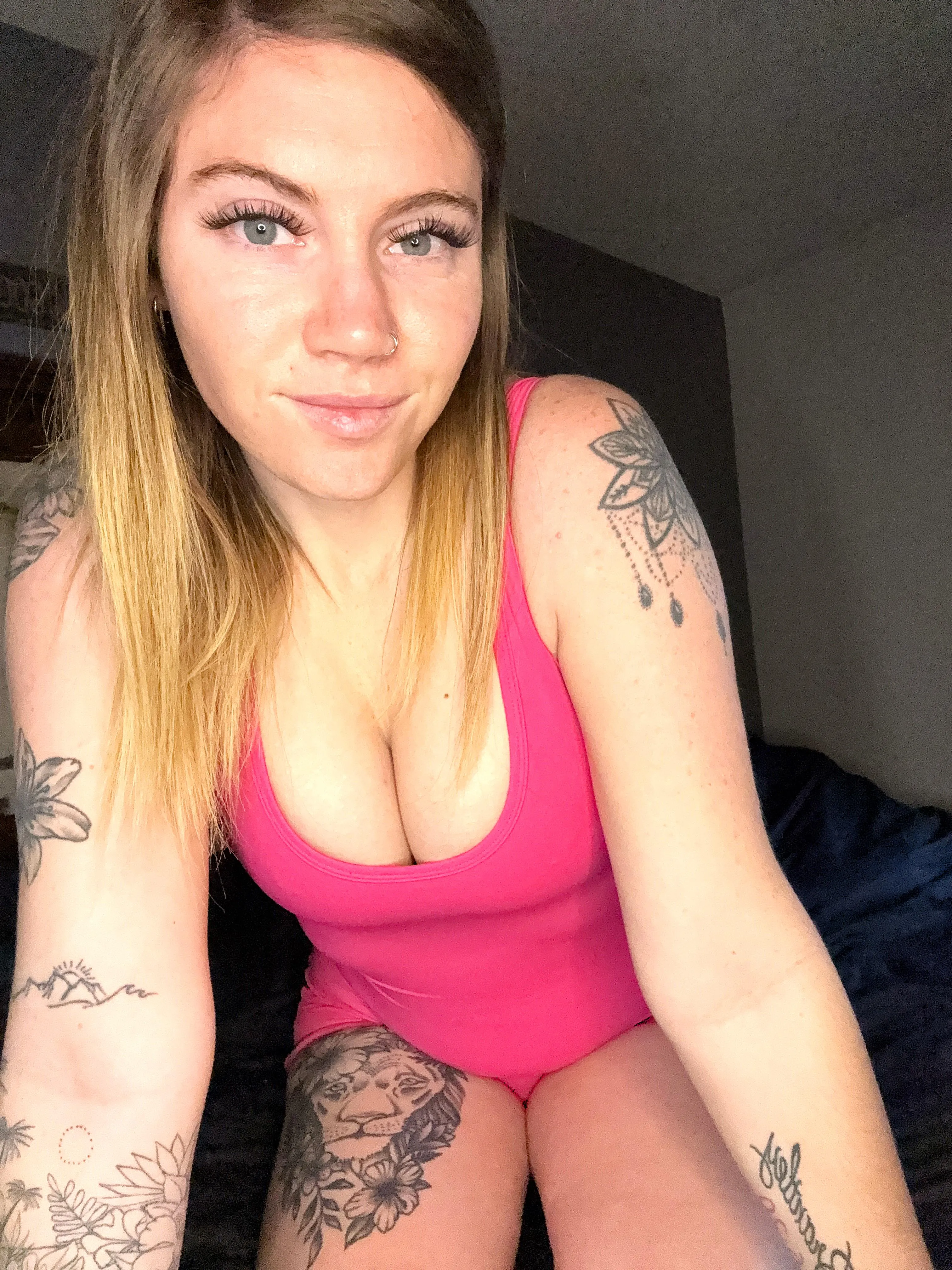 Drop a ❤️ you'd promise to masturbate every time I send you my nudes